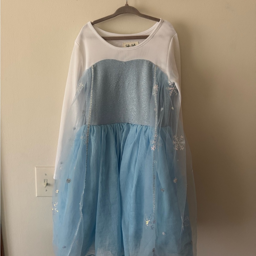 Taylor Joelle Elsa long sleeve cape dress